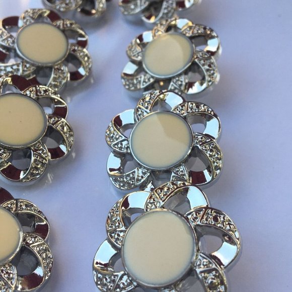 Lot of Vintage Flower Ribbon Silver White Center Hard Plastic Buttons 8 Pcs - Picture 3 of 7
